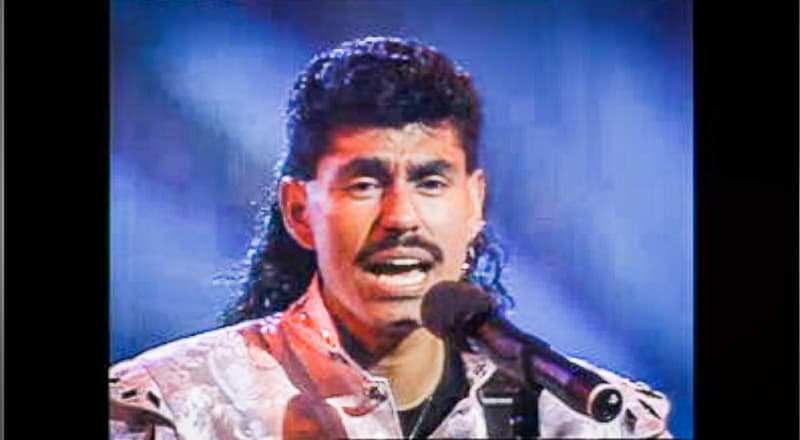 Los Fugitivos, quienes estuvieron nominados al premio Grupo Regional Mexicano del Año, cantaron 'La loca'.