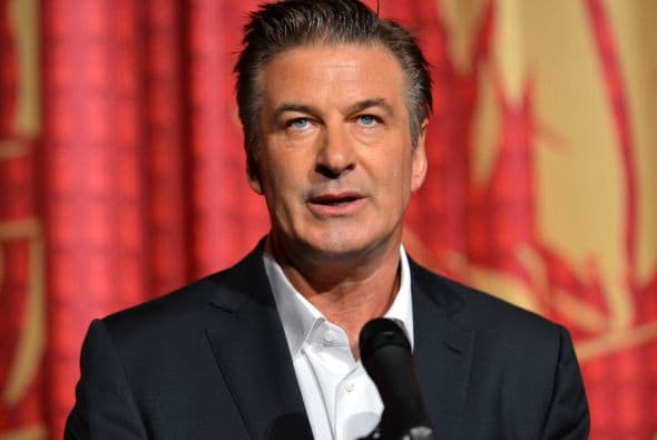 A pesar de todas las polémicas que ha vivido Alec Baldwin, actualmente el actor enfrenta la más difícil: haber matado a una persona accidentalmente.
<br>