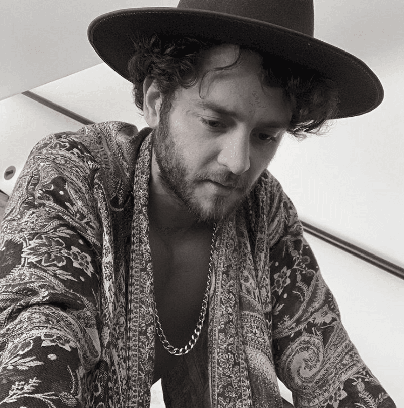 Hace unas semanas, Christopher Uckermann dio a conocer en su cuenta de Instagram su nuevo romance con la actriz y modelo Muriel Hernández: "My quarantines", escribió al lado de una fotografía en la que se le ve cargando a su actual pareja.