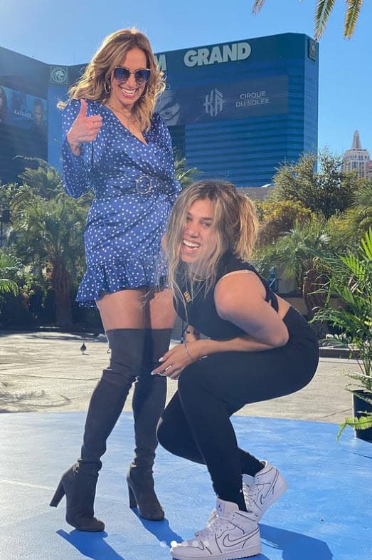 <b>Lili Estefan y su hija Lina Luaces</b> llegaron a Las vegas desde el 17 de noviembre y han disfrutado cada momento del evento.