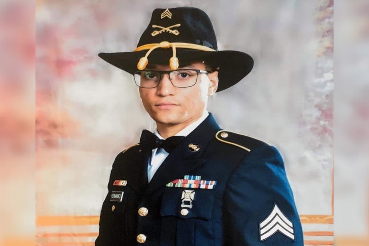 <a href="https://www.univision.com/noticias/estados-unidos/desaparece-otro-soldado-de-la-base-de-fort-hood-la-policia-busca-a-elder-fernandes">Elder Fernandes, de 23 años</a>, fue visto por última vez el lunes 17 de agosto cuando un sargento lo dejó en su residencia en Killeen, Texas.
<br>
<br>Las autoridades creen que no hay indicios de un crimen en su desaparición.
