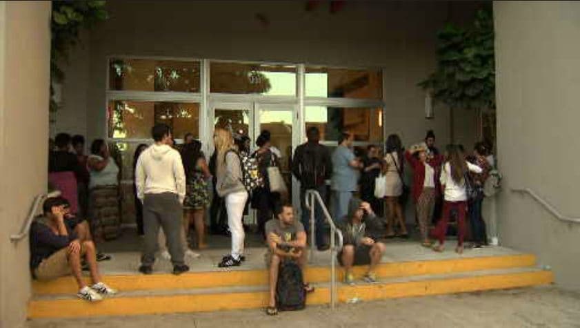 Incendio desplaza a estudiantes de residencia en FIU