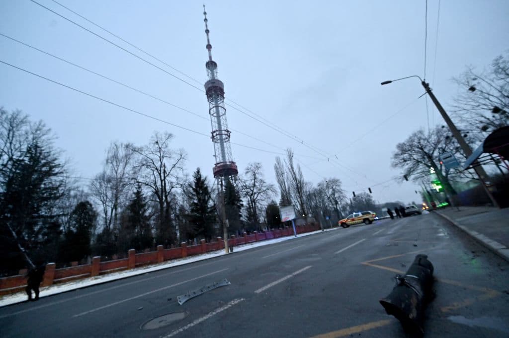 Aunque la torre dejó de operar, la estructura sobrevivió el ataque.