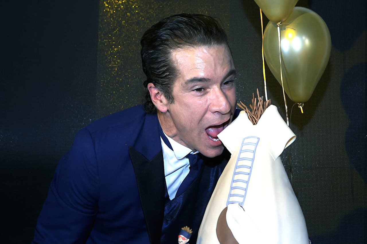 "No me duele nada, me siento increíble, 50 es un buen (número) de años y la verdad es que no me siento de esa edad, me siento en el mejor momento de mi vida, me siento 
<b>muy orgulloso</b>", finalizó.