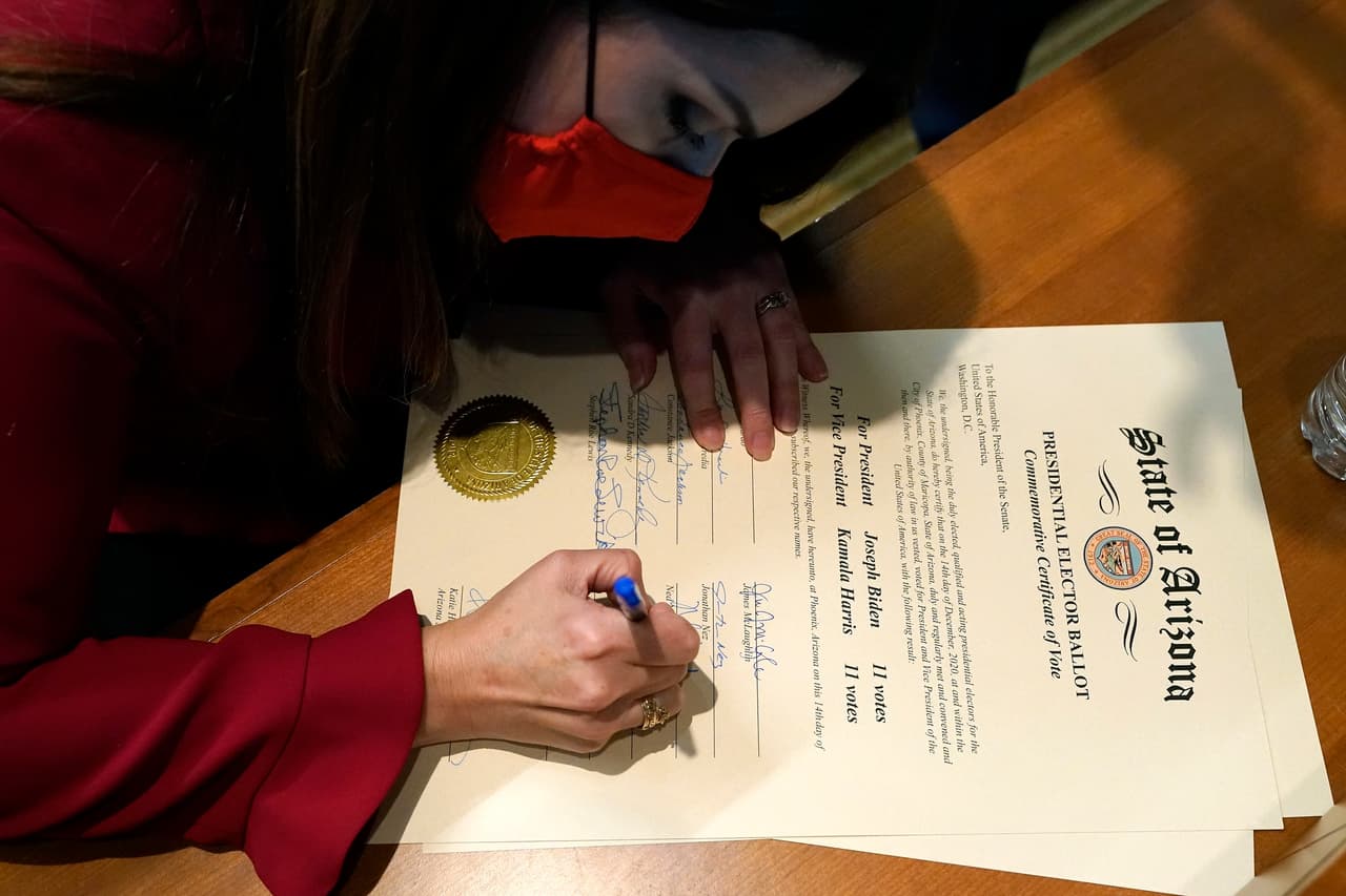 Hasta donde la "creatividad" alcance: grupo de republicanos intentó falsificar votos de Arizona para Trump