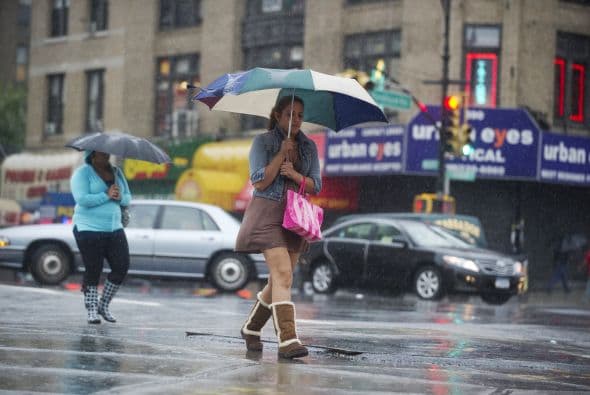 Varias carreteras en Vermont fueron cerradas total o parcialmente, debido al desbordamiento de ríos adyacentes.