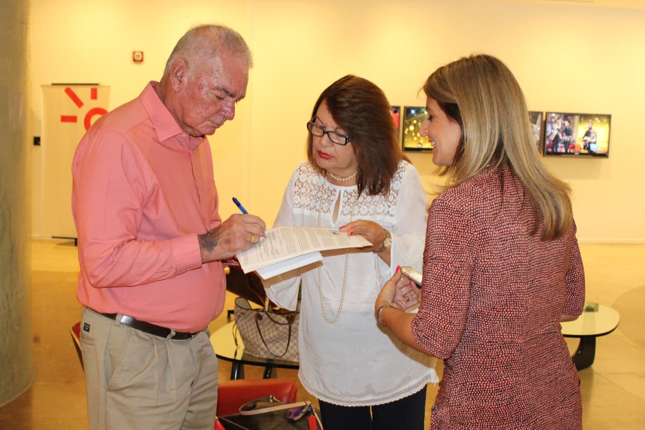 Listos para arrancar para Miami para la gran final de La Banda, Jaime A. Cabrera y su esposa Lilliam Rodríguez González, los felices ganadores de Claro te lleva a la gran final de La Banda, llegaron a Univision Puerto Rico a recoger su premio.