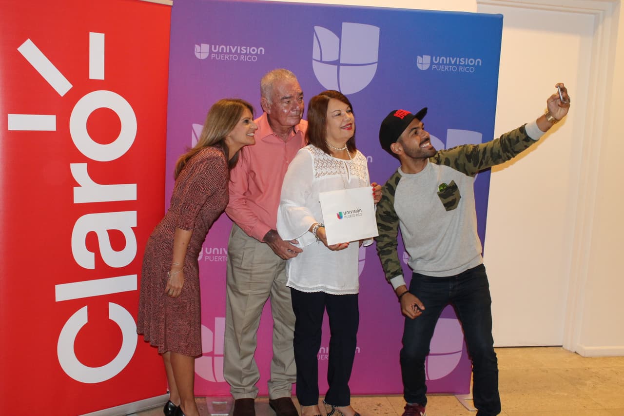 Listos para arrancar para Miami para la gran final de La Banda, Jaime A. Cabrera y su esposa Lilliam Rodríguez González, los felices ganadores de Claro te lleva a la gran final de La Banda, llegaron a Univision Puerto Rico a recoger su premio.