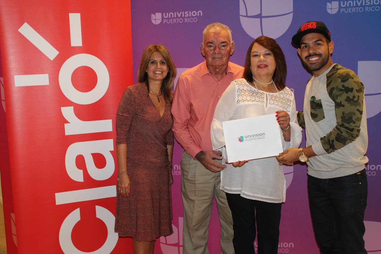 Listos para arrancar para Miami para la gran final de La Banda, Jaime A. Cabrera y su esposa Lilliam Rodríguez González, los felices ganadores de Claro te lleva a la gran final de La Banda, llegaron a Univision Puerto Rico a recoger su premio.