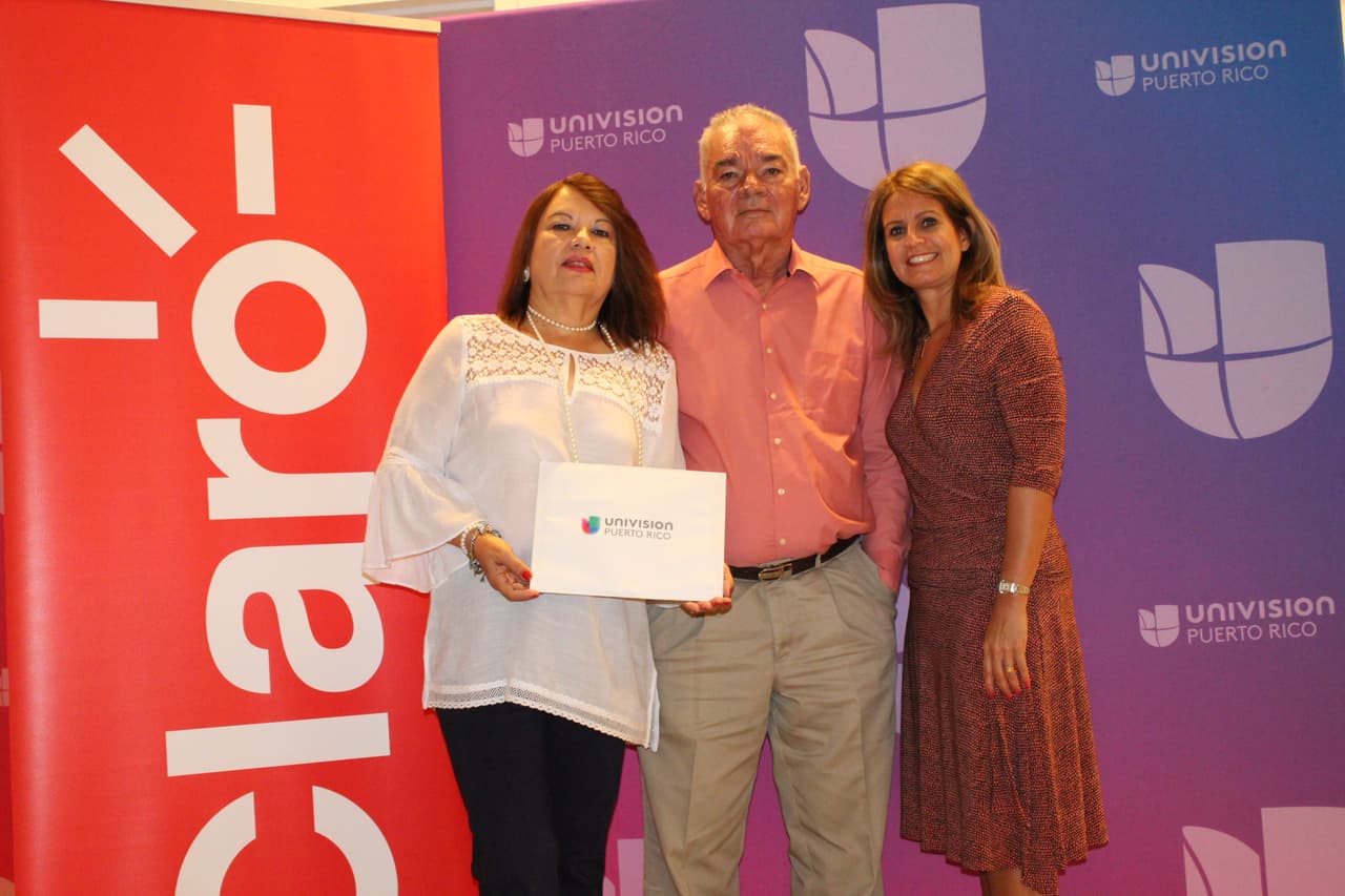 Listos para arrancar para Miami para la gran final de La Banda, Jaime A. Cabrera y su esposa Lilliam Rodríguez González, los felices ganadores de Claro te lleva a la gran final de La Banda, llegaron a Univision Puerto Rico a recoger su premio.