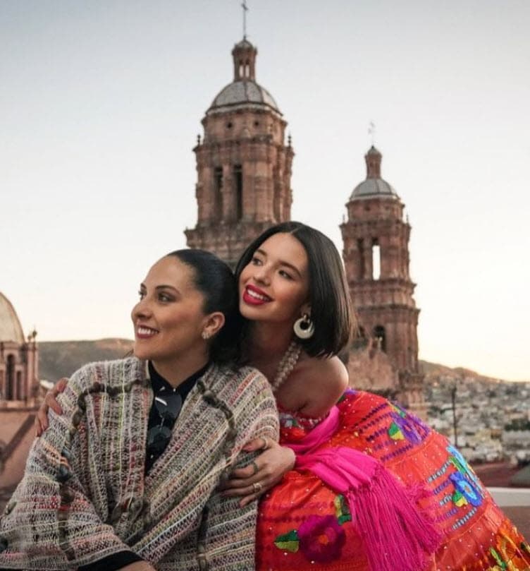 "Yo lo conocí (a Pepe Aguilar) cuando yo tenía 18, don Antonio tendría setenta y tantos años, me veía con mucho cariño, siempre me habla de usted", contó en 'Al rojo vivo'.
<br>