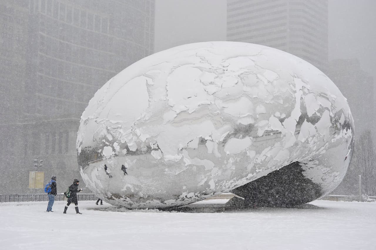 Toda la escultura se limpia profundamente dos veces al año, la escultura se limpia en profundidad y se lava dos veces al año con 150 litros de detergente líquido.