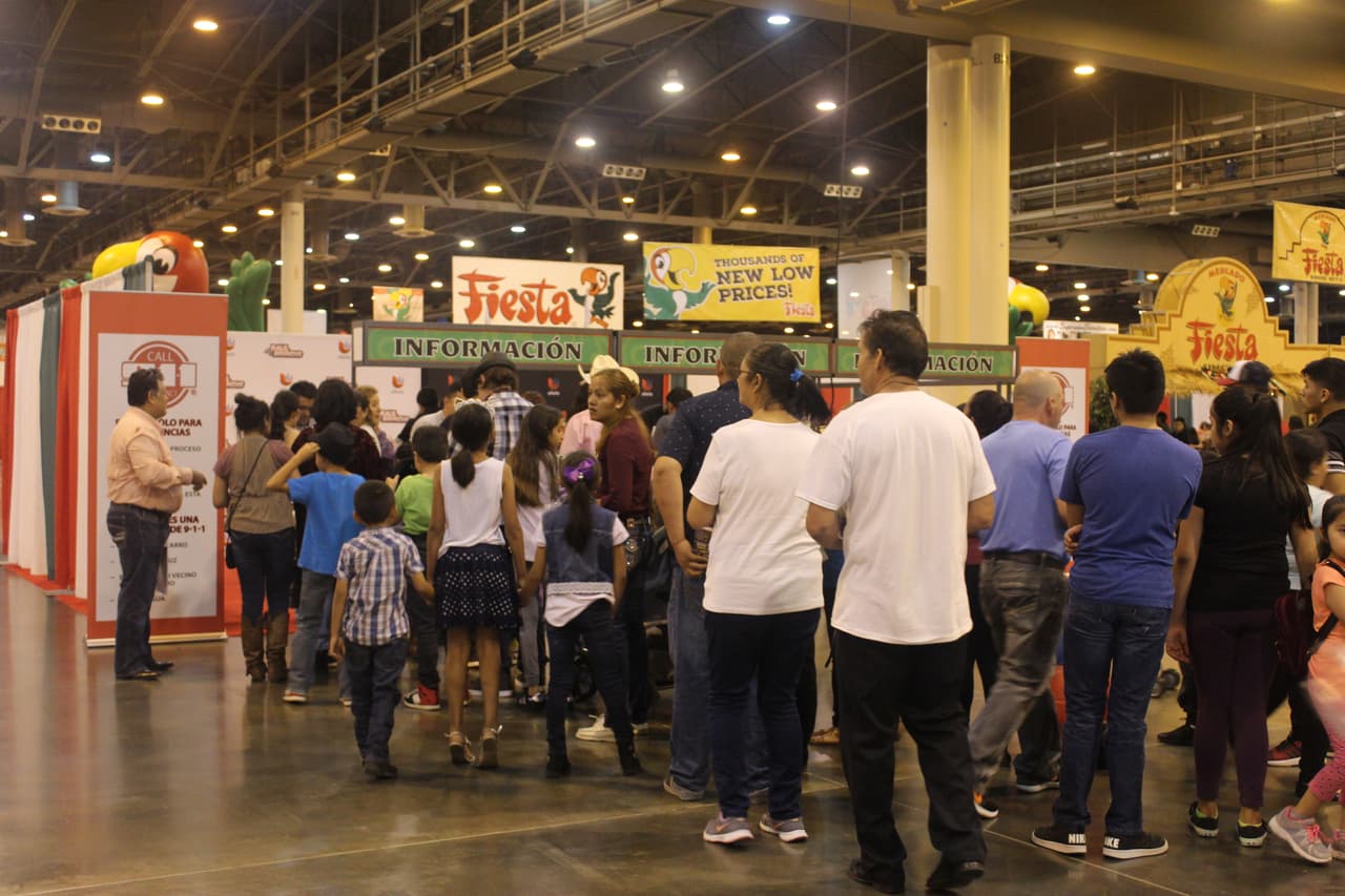 La gente no paraba de llegar y de poco en poco se fue llenando el NRG Center.