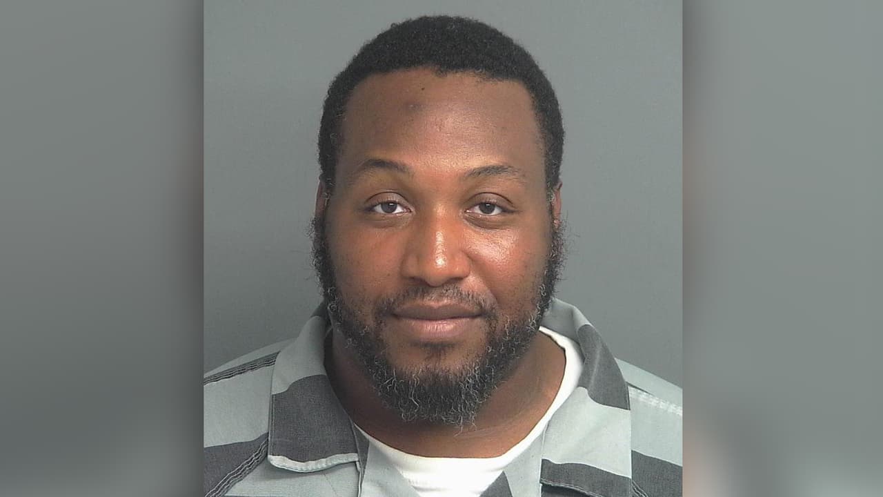 Edward Lee Russell agresión contra un familiar con estrangulamiento.