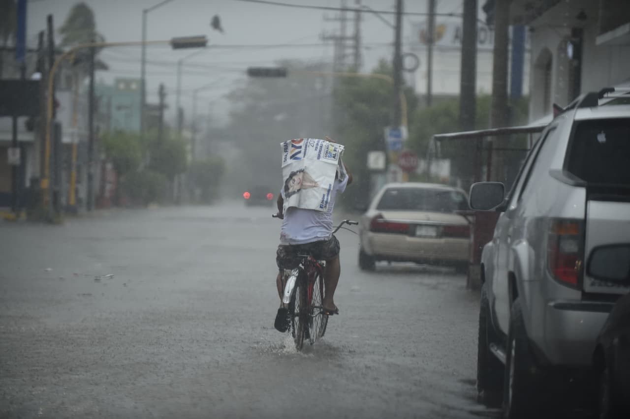 El ciclón descargó lluvias torrenciales en ciudades costeras donde miles de personas se habían trasladado a un lugar seguro.
