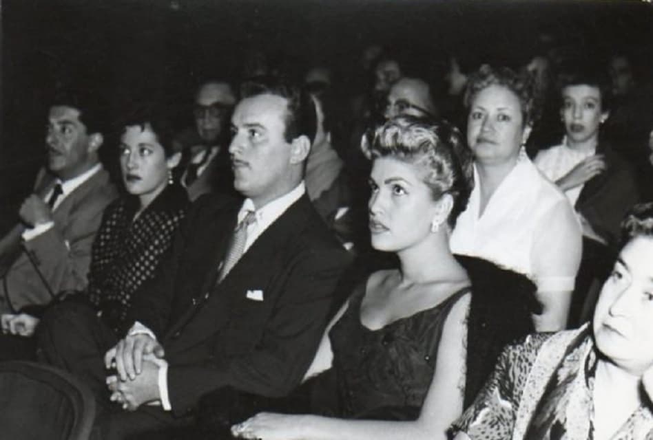 Rafael Sánchez-Navarro es hijo del actor Manolo Fábregas y Virginia Fábregas, quienes fueron grandes empresarios del teatro en México y poseedores de salas en la capital del país. Ambos, ya murieron.