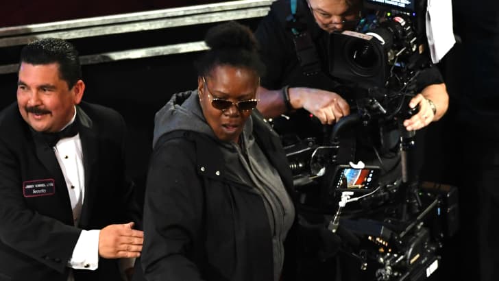 Jennifer Aniston perdió los lentes de 625 dólares que 'regaló' a una turista en los Oscar