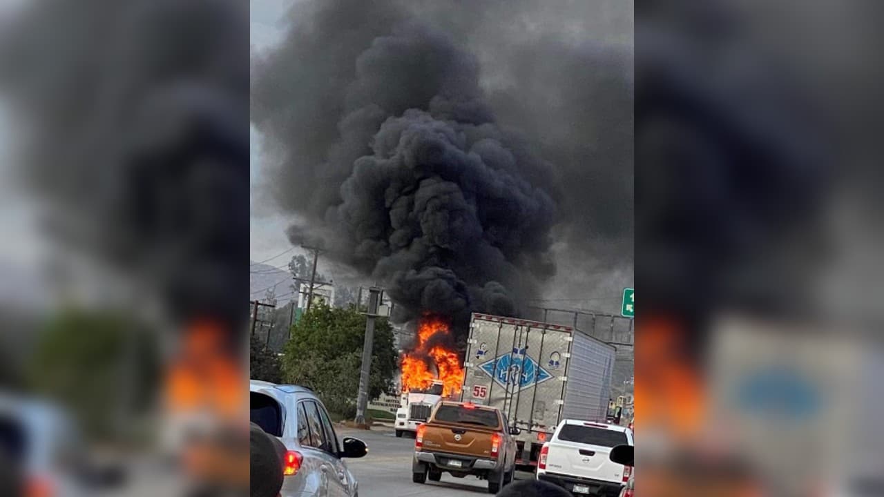 El Consulado de Estados Unidos pidió a los empleados del gobierno norteamericano en Tijuana y partes de Baja California que se refugien mientras las fuerzas del orden en México investigan múltiples informes de incendios de vehículos, bloqueos de carreteras y actividad policial.
