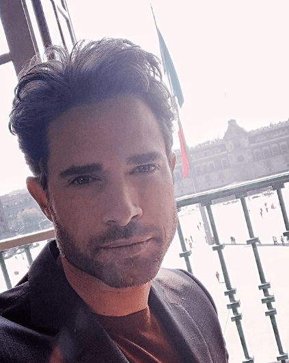 No cabe duda que llevar barba lo hace ver muy sensual y varonil.