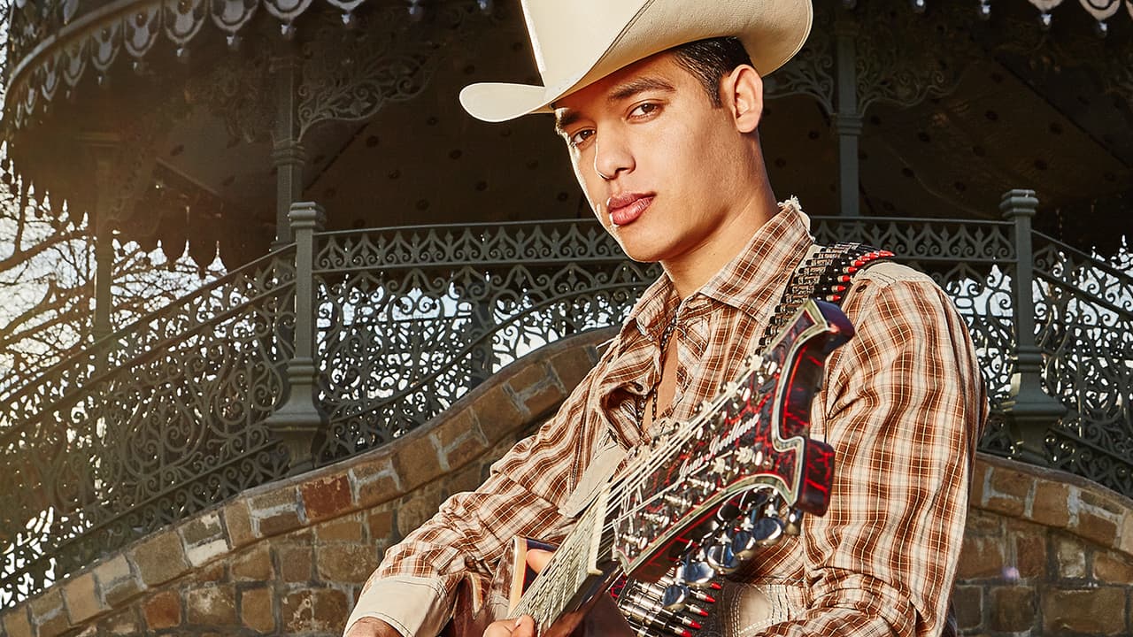 4- Ariel Camacho y Los Plebes del Rancho: Han pasado casi dos años desde la pérdida de Ariel Camacho en un accidente de tránsito, a sólo unos meses del lanzamiento de su disco debut El Karma. Un James Dean del regional mexicano que se nos fue muy pronto.