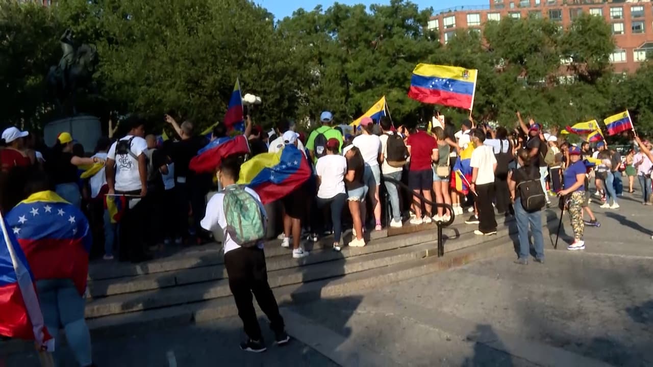 Los presentes 
<b>respaldaron las manifestaciones que han ocurrido en las principales ciudades de Venezuela</b> para defender el triunfo de Edmundo González Urrutia.
<br>