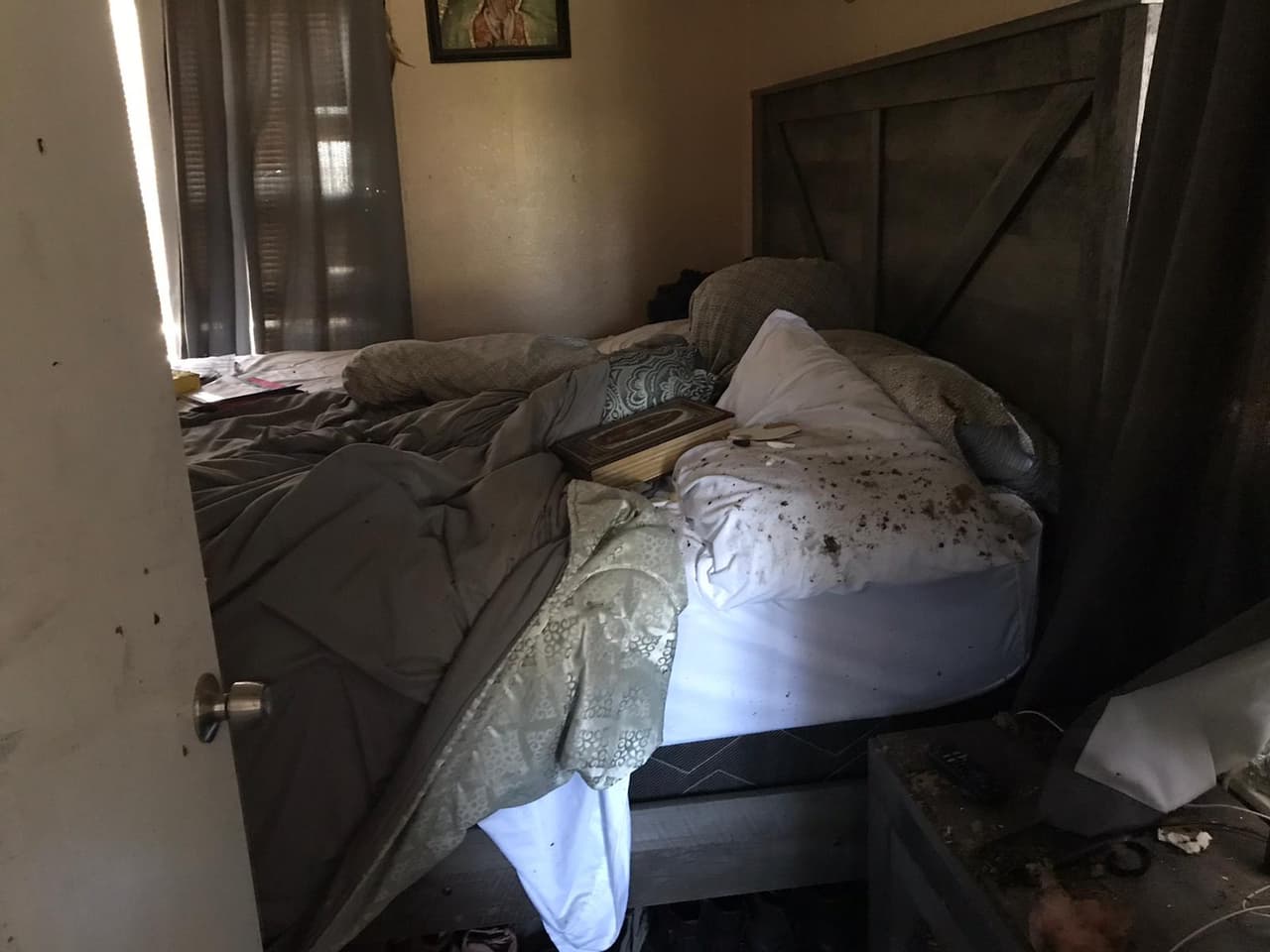 La familia integrada por tres adultos y un niño salió ilesa de la vivienda.