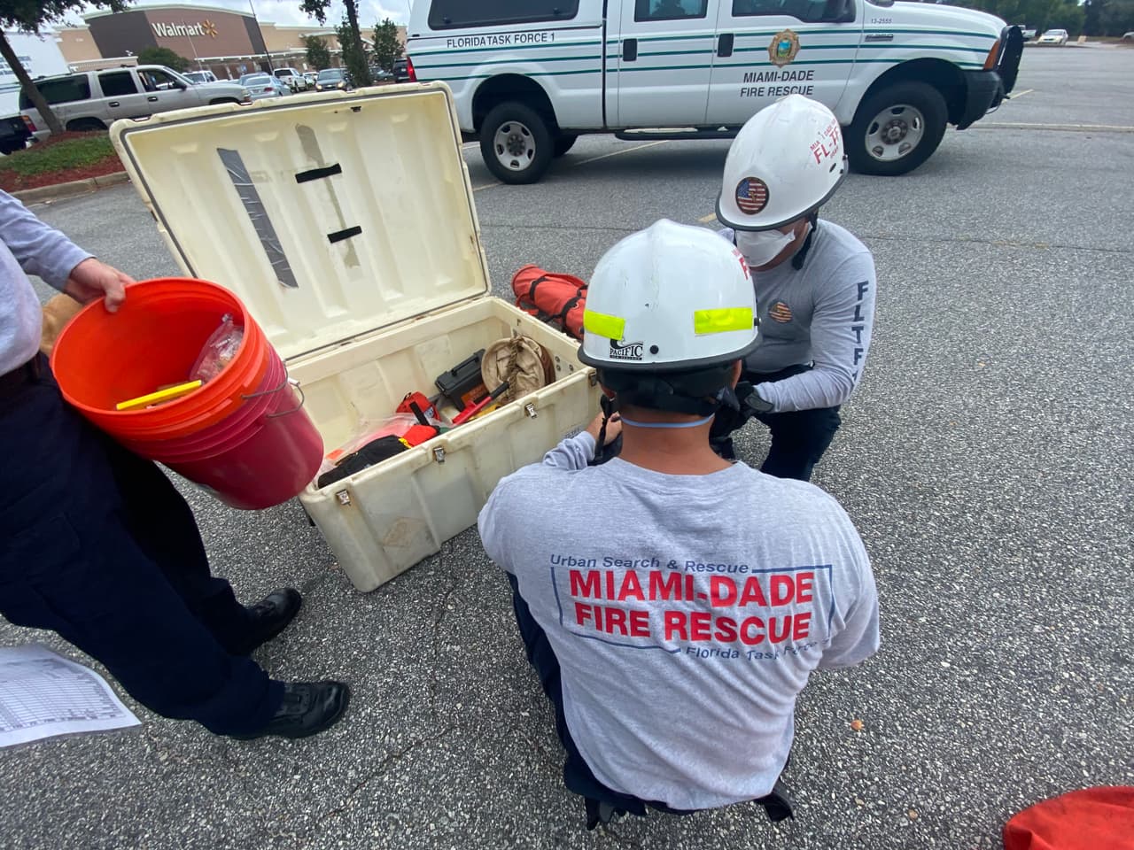 El grupo de bomberos salieron el viernes para Alabama y ahora se dirigen a Mississippi.