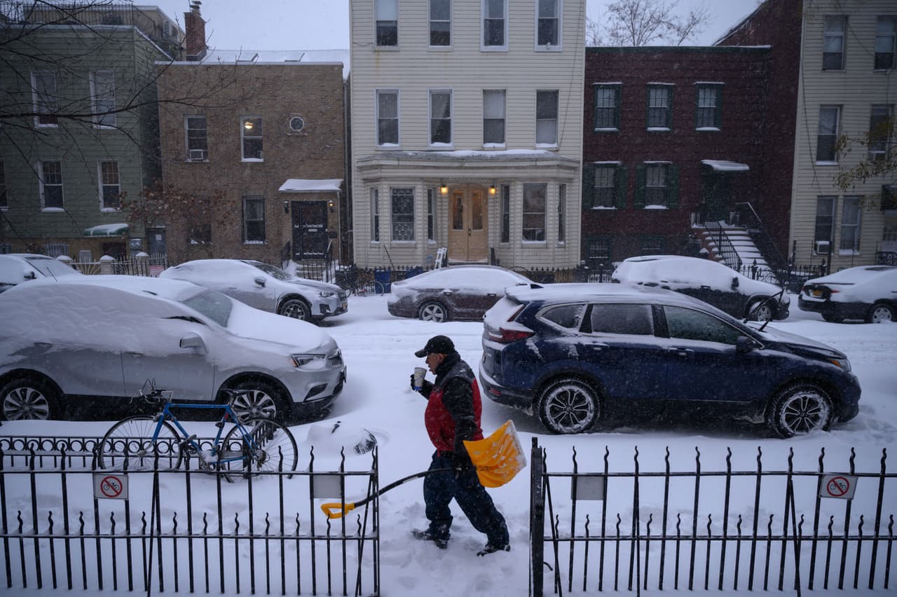 La tormenta invernal de este fin de semana llevó más de 20 pulgadas de nieve a algunas partes del área triestatal. Estos son los últimos totales.