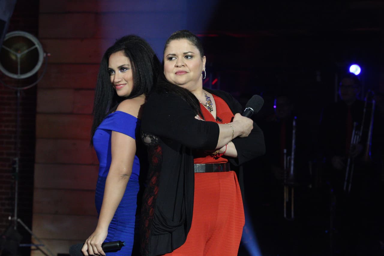 <a href="http://www.univision.com/shows/la-reina-de-la-cancion/olivia-calderon-y-lluvia-vega-le-entraron-con-todo-a-la-musica-de-banda-video">Olivia Calderón y Lluvia Vega</a> le entraron con todo a la música de banda.