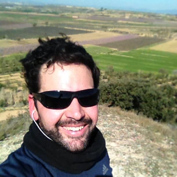 El 18 de junio de 1982, nació Albert Martínez en Miralcamp, un pequeño pueblo catalán no muy lejos de la ciudad de Barcelona, en España. En esta fotografía que publicó en Instagram recordando los campos que recorría antes de mudarse a América.