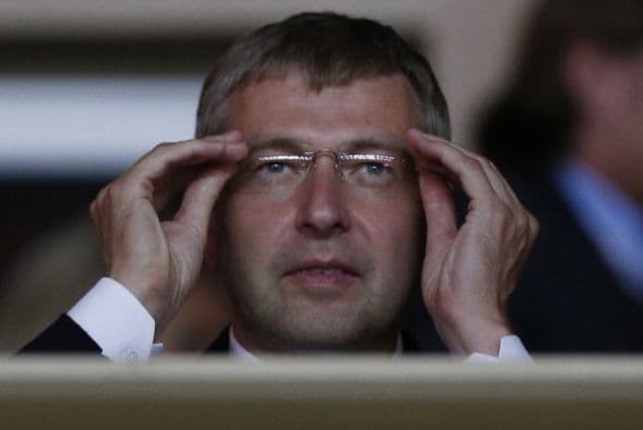 En el triste primer sitio tenemos al oligarca ruso Dmitry Rybolovlev, a quien se le ordenó pagar 4,500 millones de dólares "la mitad de su fortuna" a Elena Rybolovlev, su rubia y exuberante exesposa, tras 23 años de unión.