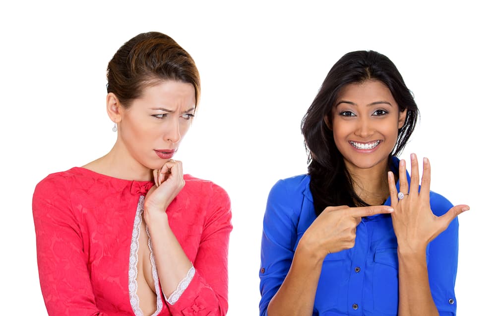 Lo peor es que en la gran mayoría de los casos se presentan como amigos, cuando en realidad son enemigos ocultos que te envidian y te mandan toda su energía fulminante.