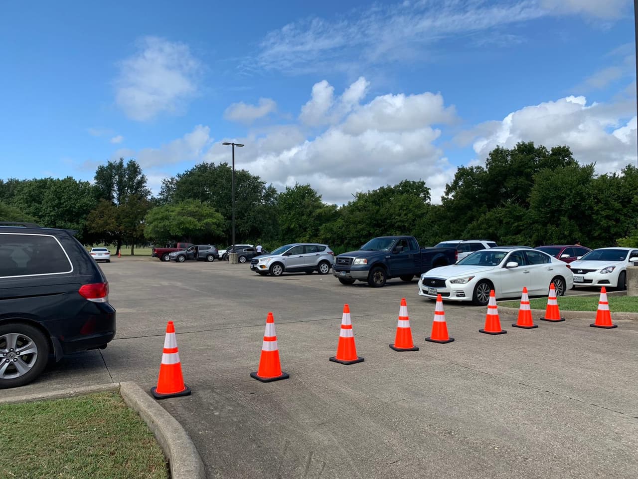 <a href="https://www.univision.com/local/dallas-kuvn/estos-son-los-centros-del-norte-de-texas-que-se-preparan-para-recibir-a-residentes-evacuados-por-el-huracan-laura-fotos">El centro en Mesquite</a> ya esta recibiendo a evacuados que vienen de las áreas en donde se espera que el huracán toque tierra este miércoles por la noche.
<br>