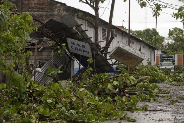 En el puerto, en la comunidad de Boca del Río, el desborde de los ríos afectó diversas colonias.