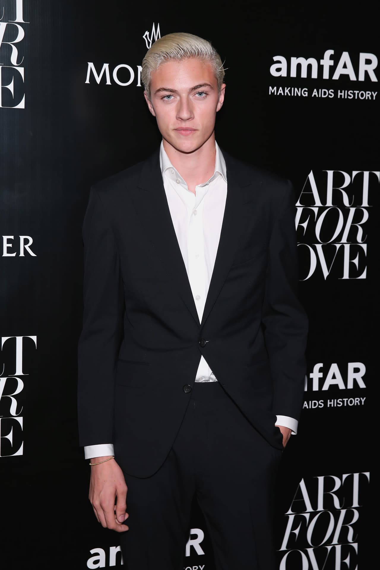 Y siguiendo en el mundo de la moda, les presentamos a otro guapísimo, su nombre es Lucky Blue Smith.