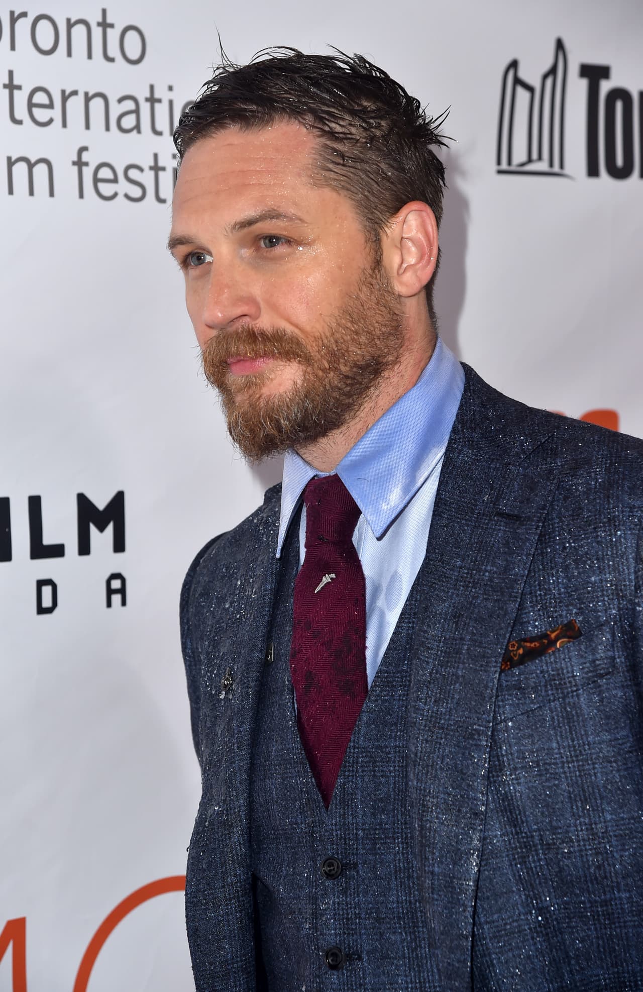 Para las chicas que aman a los chicos con barba les tenemos al actor, Tom Hardy. ¿Quién se lo quiere llevar a casa?