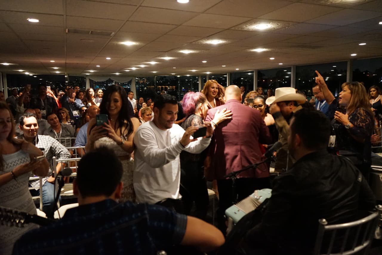 Se hizo un tremendo relajo en el 'Party Boat' de
<b>El Bueno, La Mala y El Feo</b>.