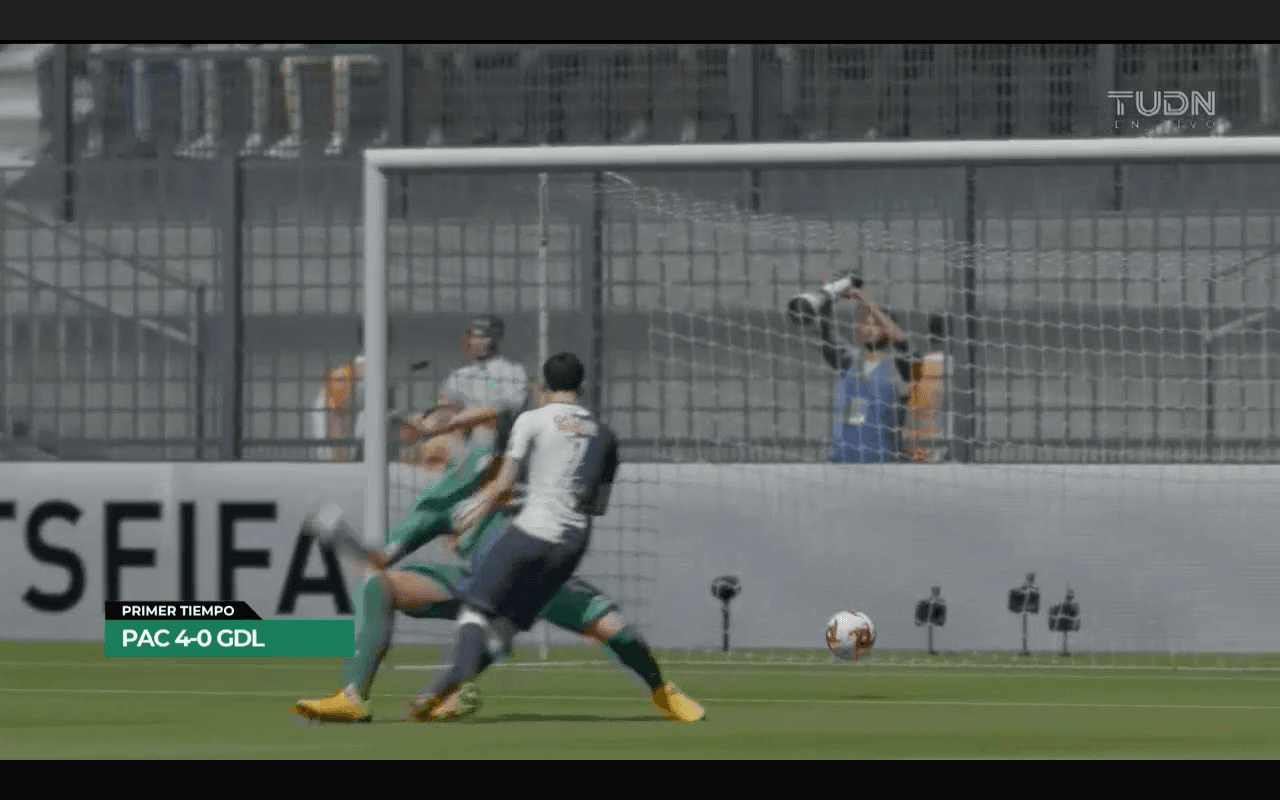 Pachuca gana sus primeros tres puntos al derrotar a las Chivas 7-1. Kevin Álvarez fue muy superior a Fernando Beltrán.