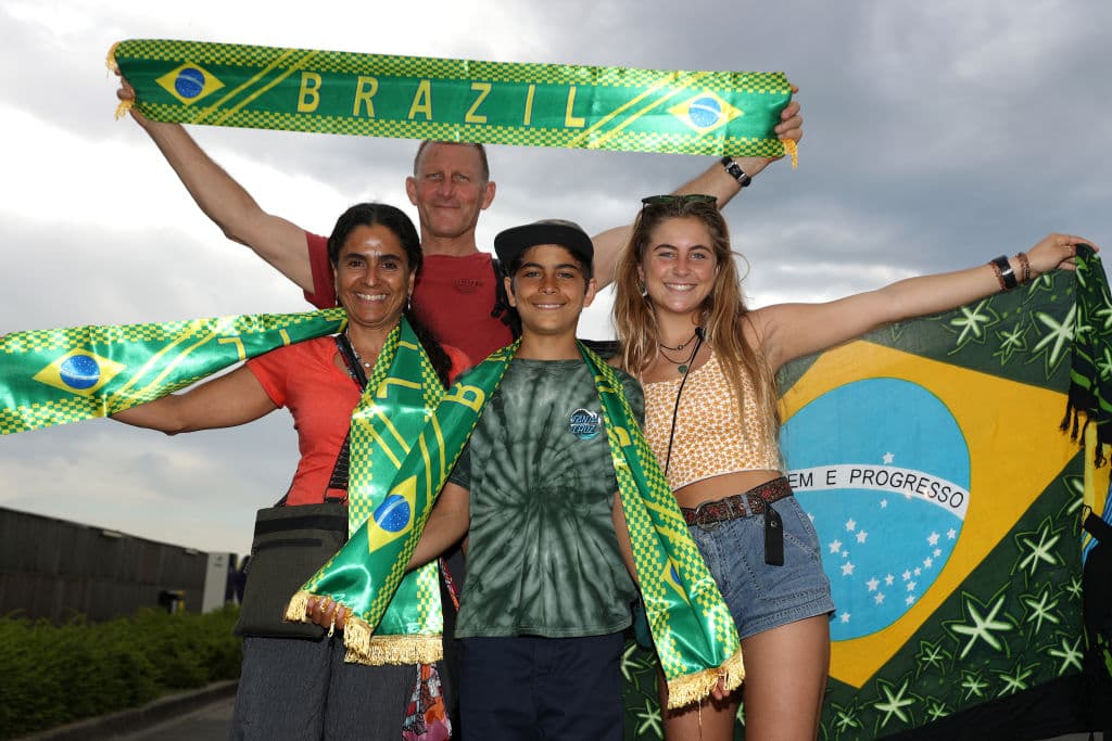 Pero los torcedores de Brasil también mostraban los colores para apoyar a las suyas.
