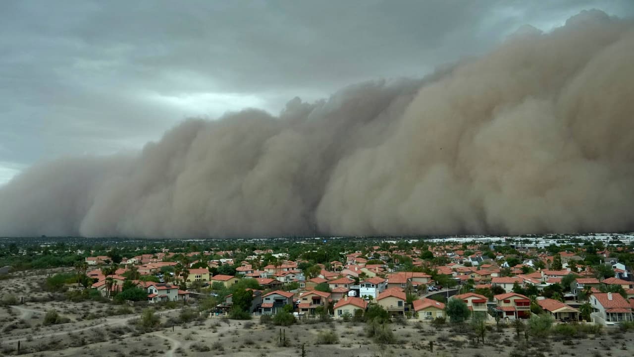 Tormenta de polvo en Arizona causó daños, apagones y afectó las operaciones aéreas