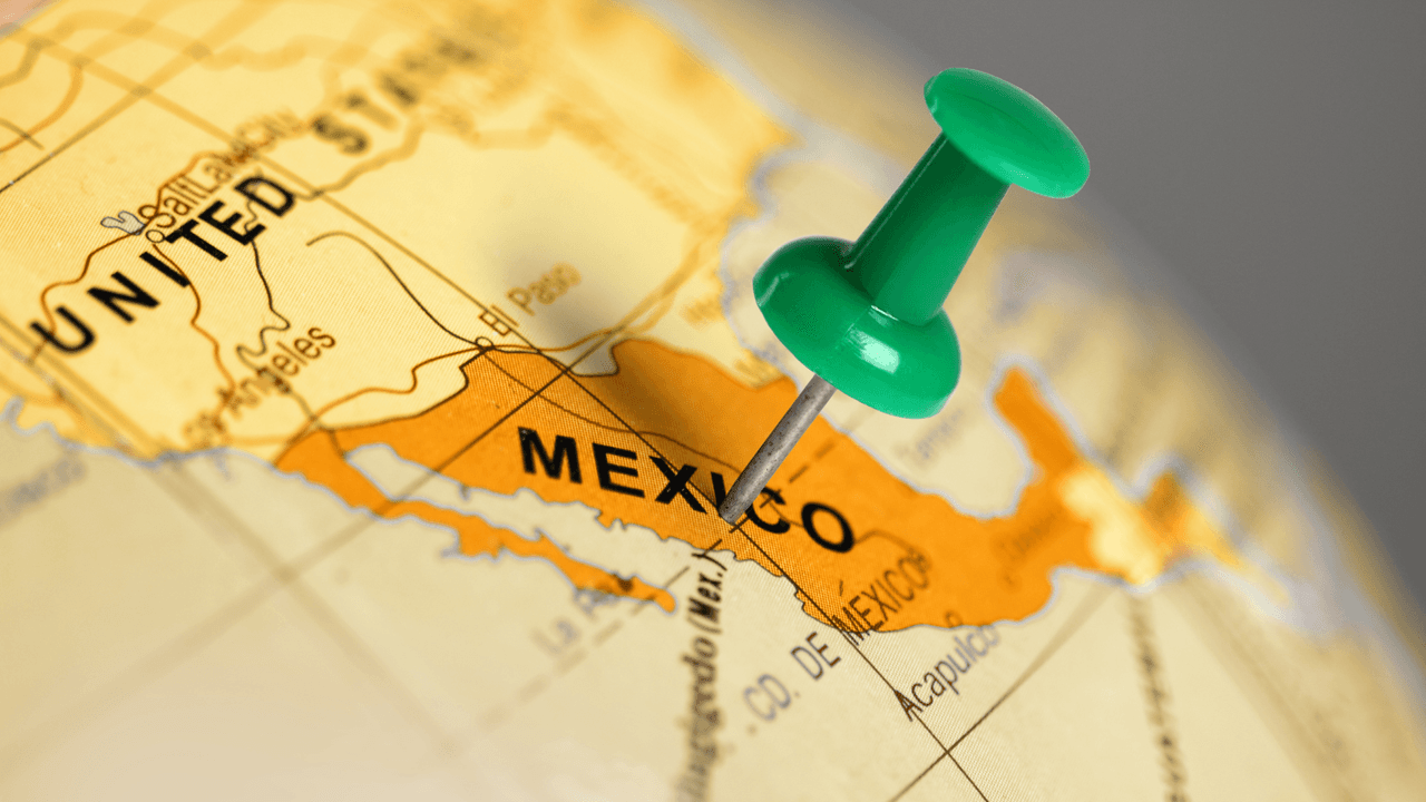 <h2 class="cms-H2-H2"><b>Renovación para menores de edad</b></h2>
<br>1. Ir al consulado con cita. Puedes marcar al teléfono 
<b>1-(424)-309-0009</b> para agendarla o enviando un mensaje de WhatsApp. También puedes agendar una cita en esta página: 
<a href="https://www.citas.sre.gob.mx">https://www.citas.sre.gob.mx</a>.
<br>2. Llevar el pasaporte a renovar.
<br>3. Identificación del tutor del menor (o menores) y una autorización OP7. ¿Qué es el formato OP7? Un documento que llenarán en el consulado y debes firmar.
<br>4. Pagar por el pasaporte.
<br>
<br>
<a href="https://www.gob.mx/sre/documentos/red-consular-de-mexico-en-los-estados-unidos-de-america" target="_blank">¿No sabes a qué consulado ir? Haz click aquí para ver el más cercano de donde vives.</a>