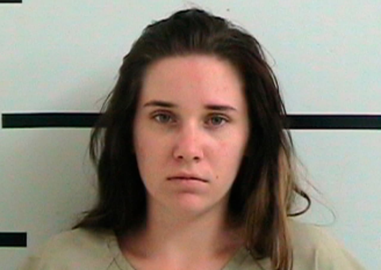 Dejó morir a sus hijas en un auto mientras se fue toda la noche de fiesta: ahora fue sentenciada a 40 años de cárcel 