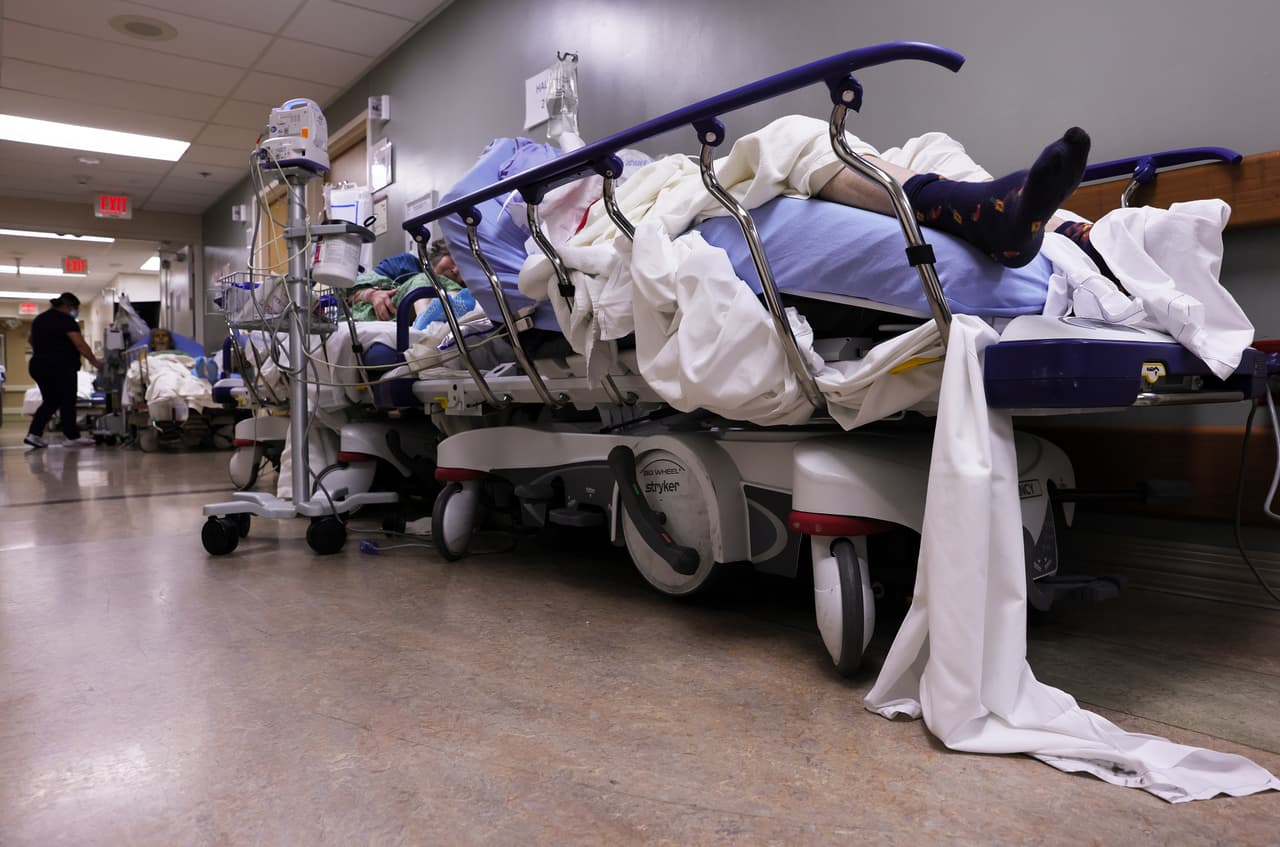 Las imágenes son una muestra fehaciente de la crisis que viven los hospitales del sur de
<a href="https://www.univision.com/temas/california">California</a>.