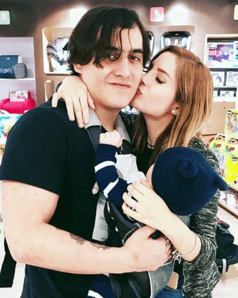 Sin embargo, tanto él como su esposa han sido poco claros acerca de si existe o no una crisis entre ellos, pero tal parece que ha sido Maribel Guardia quien la deja ahora al descubierto. 
<br>