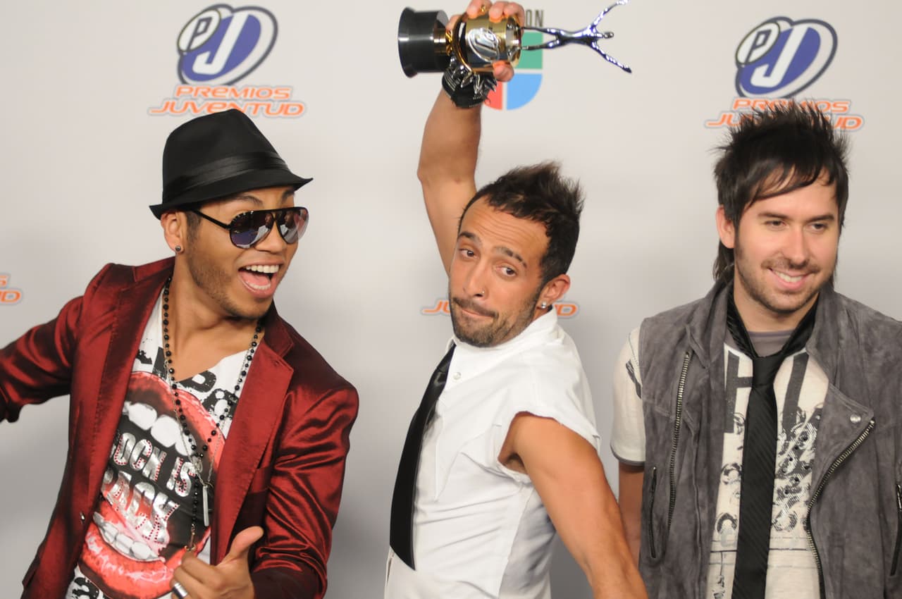 En 2010 el trío volvió a aparecer interpretando su éxito 'Aléjate de Mi'.