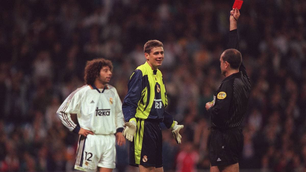 <b>Albano Bizzarri – Portero - </b>Tras tener unos muy buenos tras años con en el Racing Club de Avellaneda, en 1999 el argentino ficha con el Real Madrid. Luego de tener muchas irregularidades y muy pocos minutos, Bizzarri decide salir del club y en el 2000 firma con el Real Valladolid.