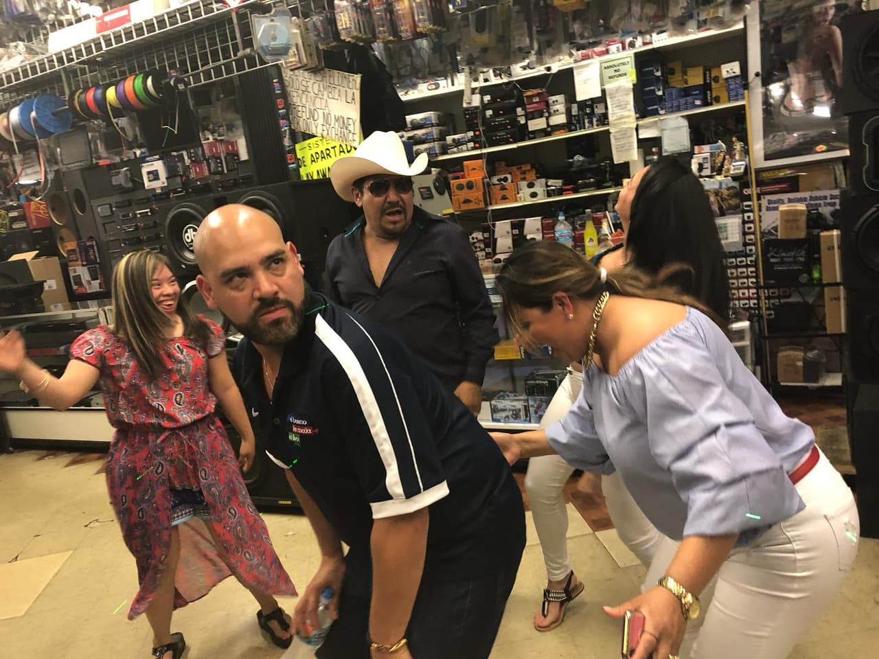 El movimiento sexy del Pelón es una cosa ya característica que todos le piden.