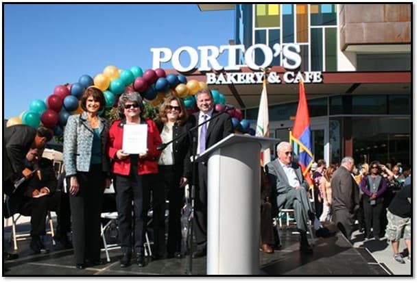 La familia en la inauguración del local en Downey