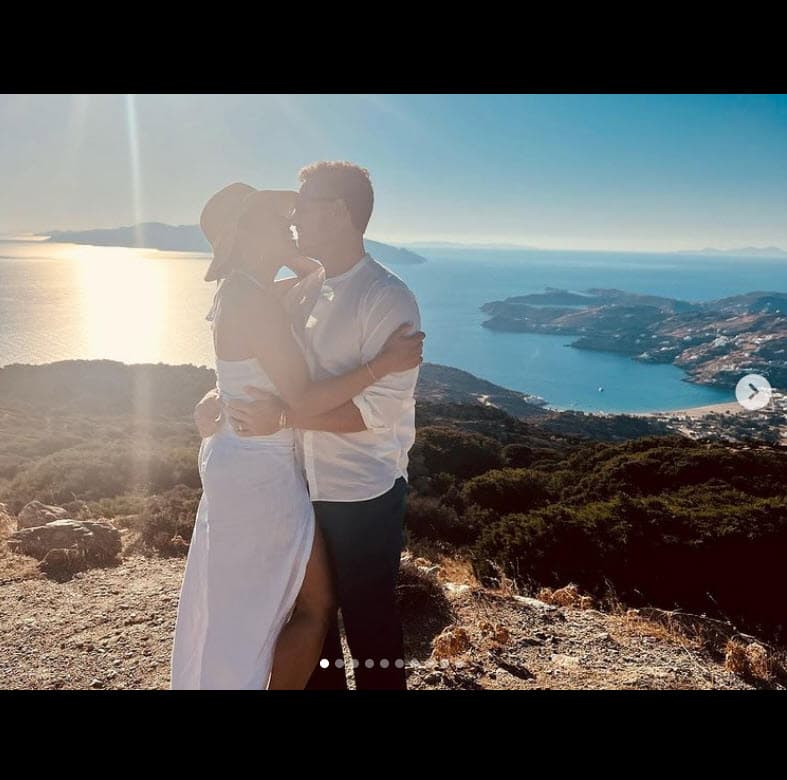 En una siguiente publicación se descubrió qué sucedió y por qué dudaba en llamar el viaje "luna de miel". 
<br>