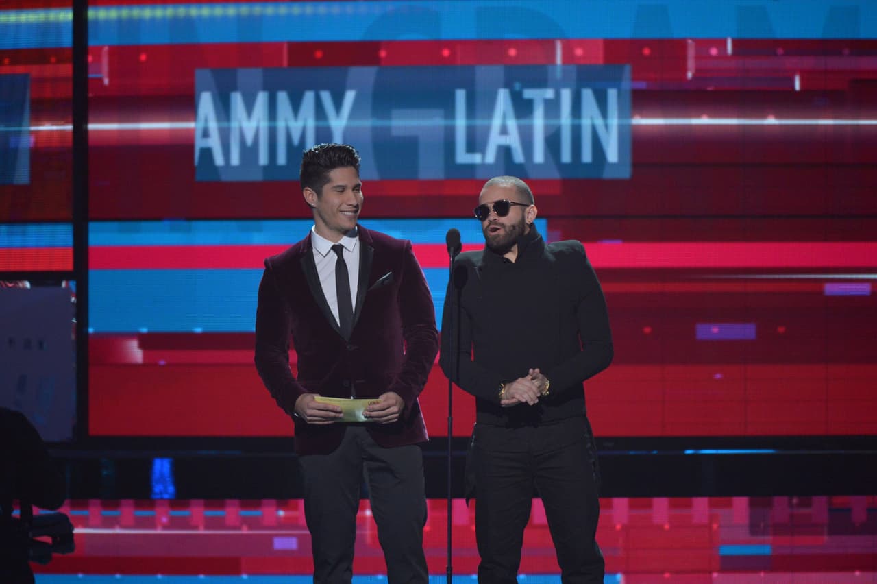 Chino y Nacho presentaron el premio a Canción del Año.